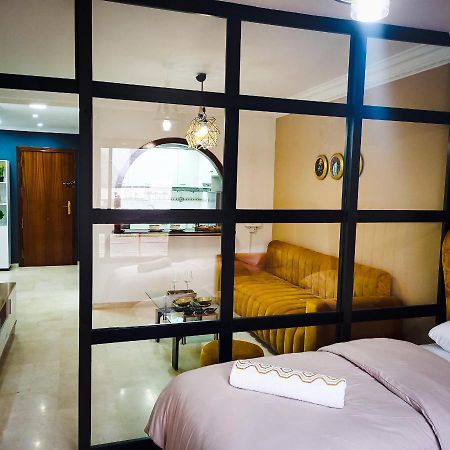 Nouveau Appartement Au Plein Centre-Ville En Face Hilton Tanger Extérieur photo