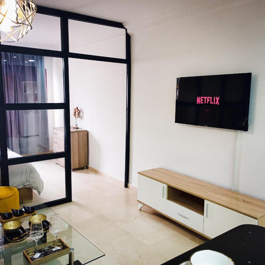 Nouveau Appartement Au Plein Centre-Ville En Face Hilton Tanger Extérieur photo